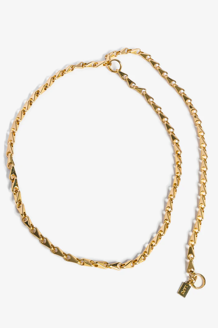 Lapo Lounge Zira Chain Belt – A luxurious gold chain belt with interwoven links, perfect for elevating dresses, blazers, and jeans. Adjustable, timeless, and bold.